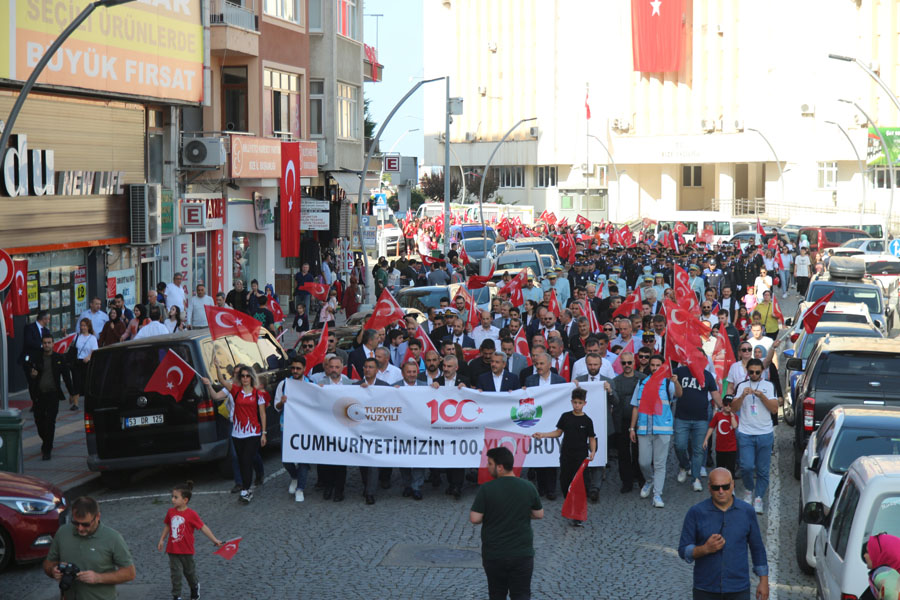 Rize’de Cumhuriyetin 100. Yılında yürüyüş yapıldı
