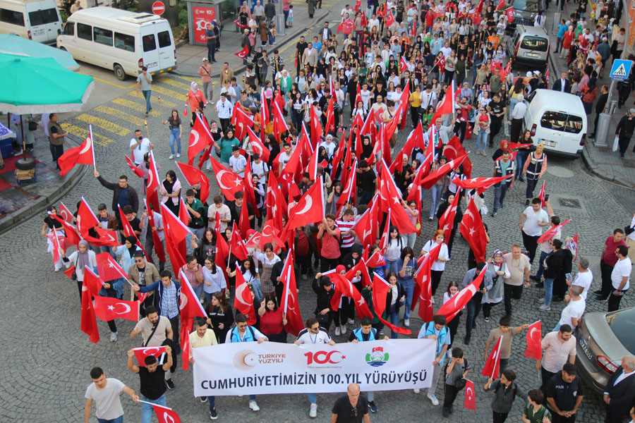 Rize’de Cumhuriyetin 100. Yılında yürüyüş yapıldı