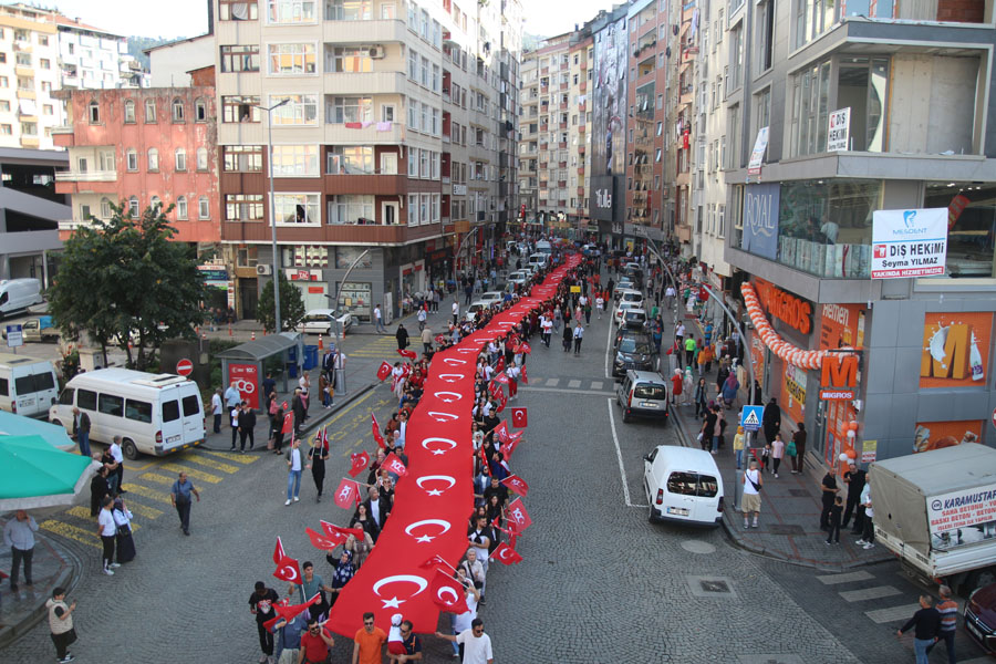 Rize’de Cumhuriyetin 100. Yılında yürüyüş yapıldı