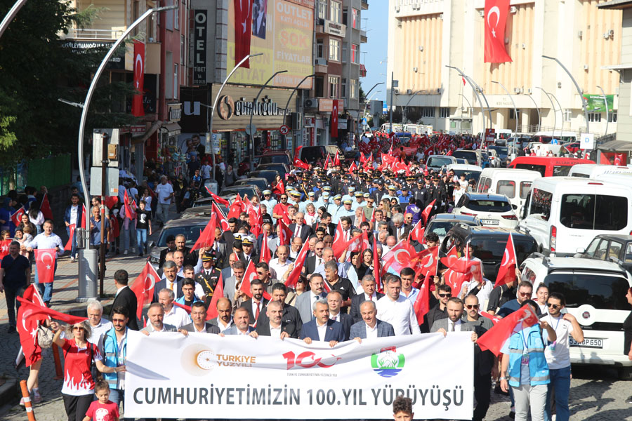 Rize’de Cumhuriyetin 100. Yılında yürüyüş yapıldı