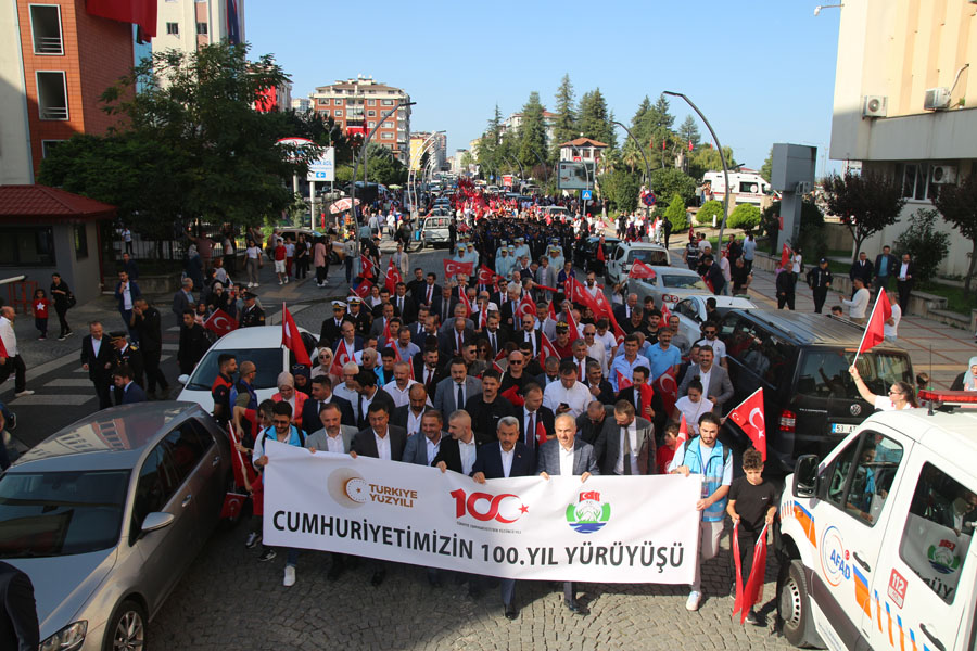 Rize’de Cumhuriyetin 100. Yılında yürüyüş yapıldı