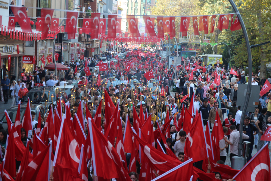 Rize’de Cumhuriyetin 100. Yılında yürüyüş yapıldı