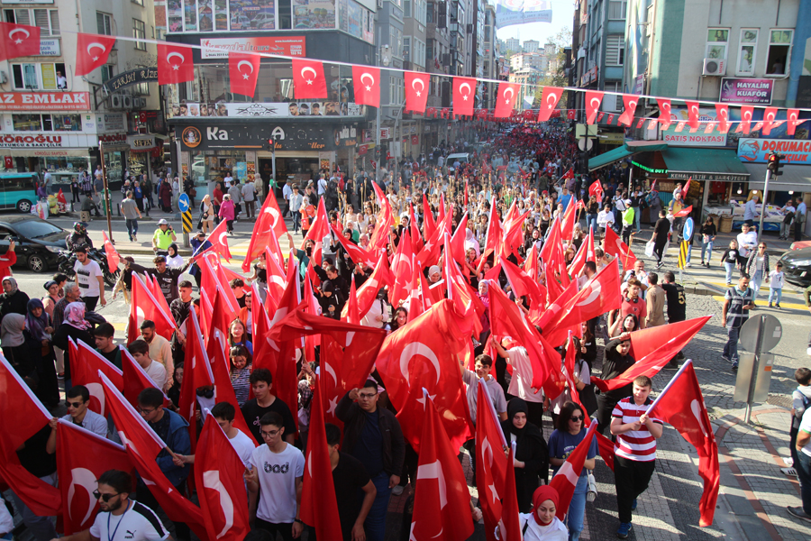 Rize’de Cumhuriyetin 100. Yılında yürüyüş yapıldı