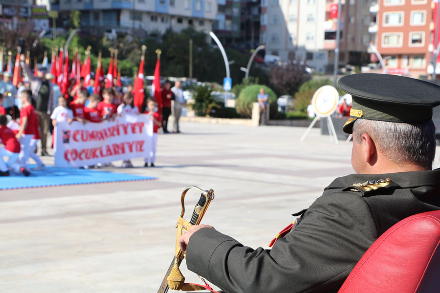 Rize’de Cumhuriyetin 100. yılı kutlandı