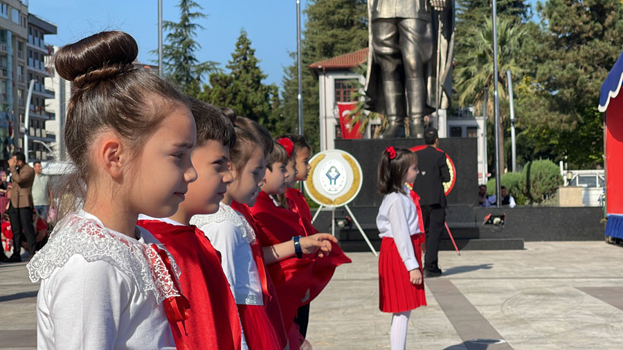 Rize’de Cumhuriyetin 100. yılı kutlandı