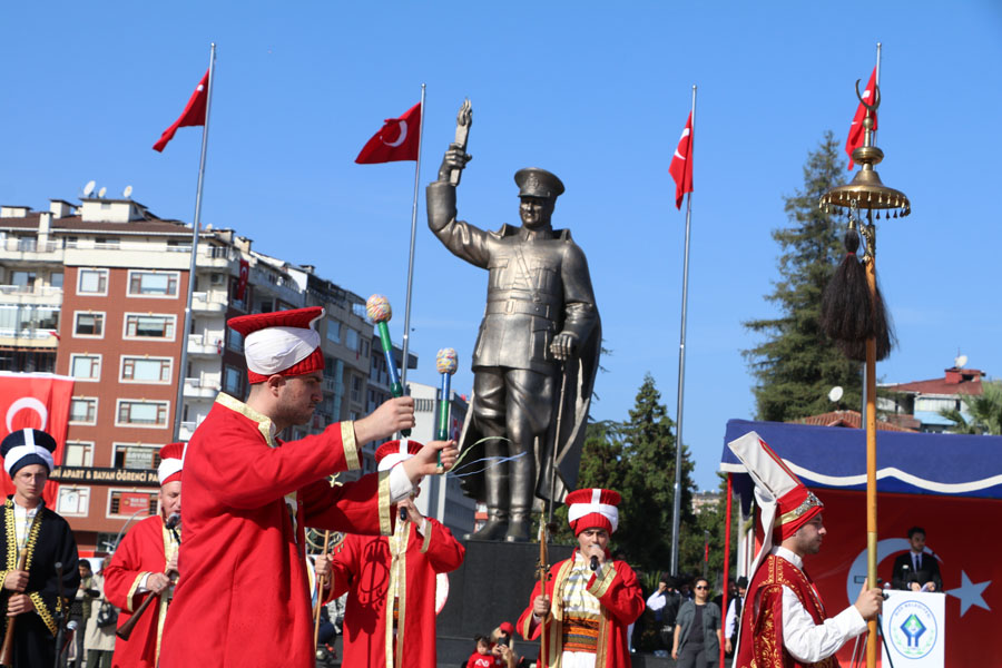 Rize’de Cumhuriyetin 100. yılı kutlandı
