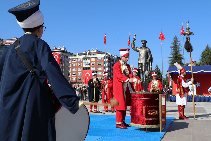 Rize’de Cumhuriyetin 100. yılı kutlandı