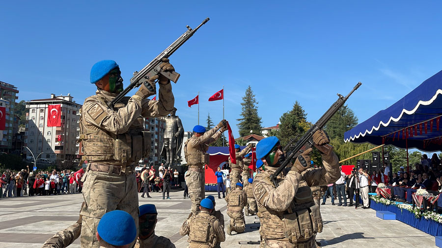 Rize’de Cumhuriyetin 100. yılı kutlandı
