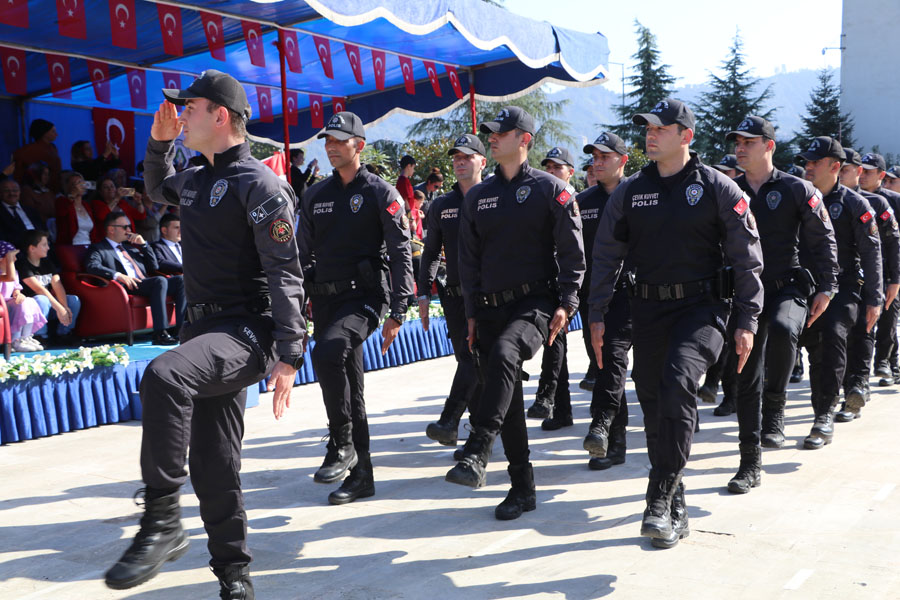 Rize’de Cumhuriyetin 100. yılı kutlandı