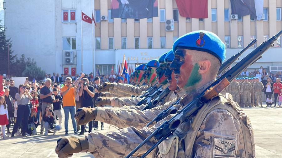 Rize’de Cumhuriyetin 100. yılı kutlandı