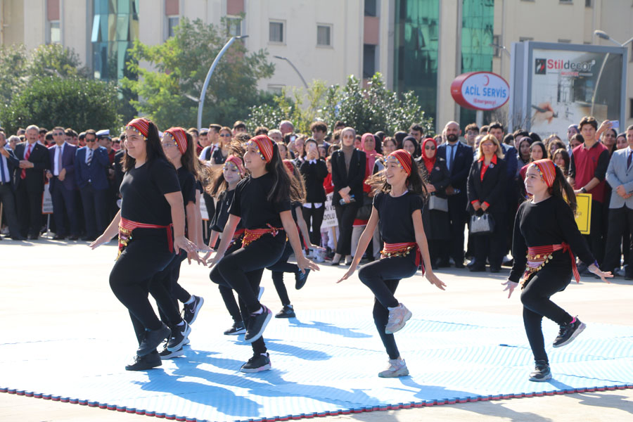 Rize’de Cumhuriyetin 100. yılı kutlandı