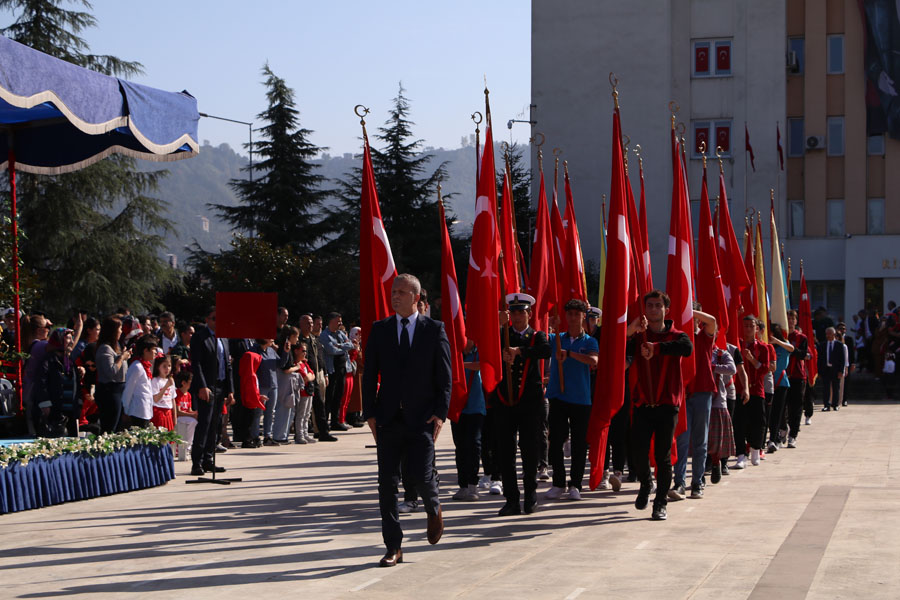 Rize’de Cumhuriyetin 100. yılı kutlandı