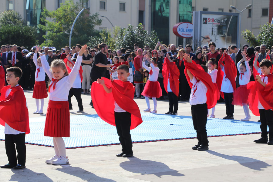 Rize’de Cumhuriyetin 100. yılı kutlandı
