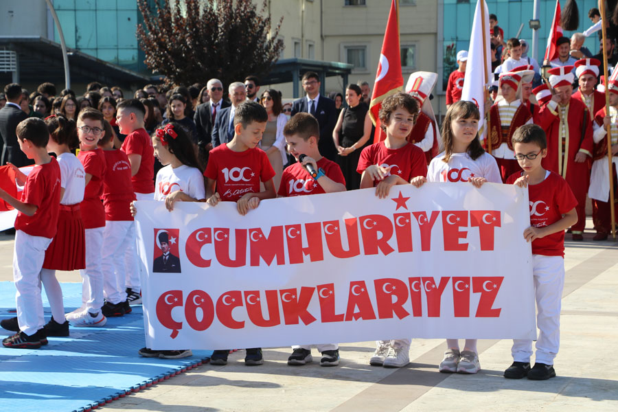 Rize’de Cumhuriyetin 100. yılı kutlandı