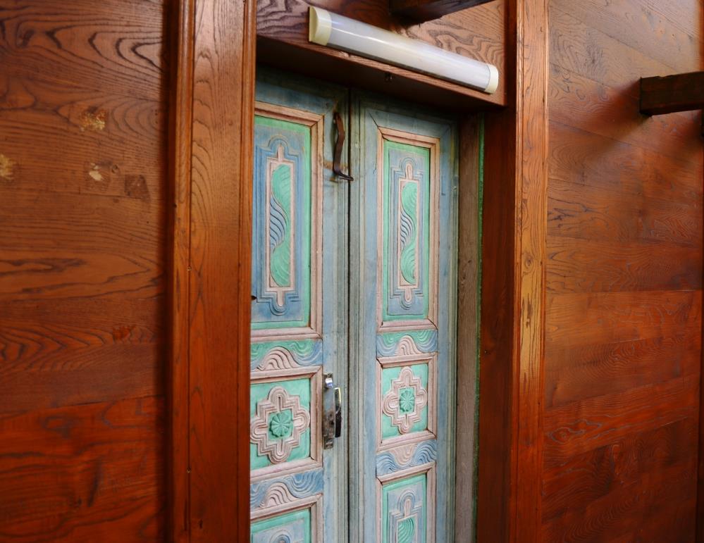 172 yıllık tarihi İremit Camii ahşap mimarisi ve rengarenk motifleriyle yıllara meydan okuyor