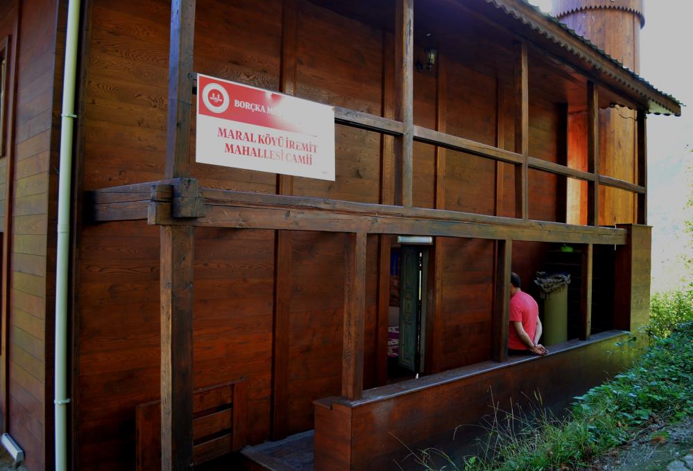 172 yıllık tarihi İremit Camii ahşap mimarisi ve rengarenk motifleriyle yıllara meydan okuyor