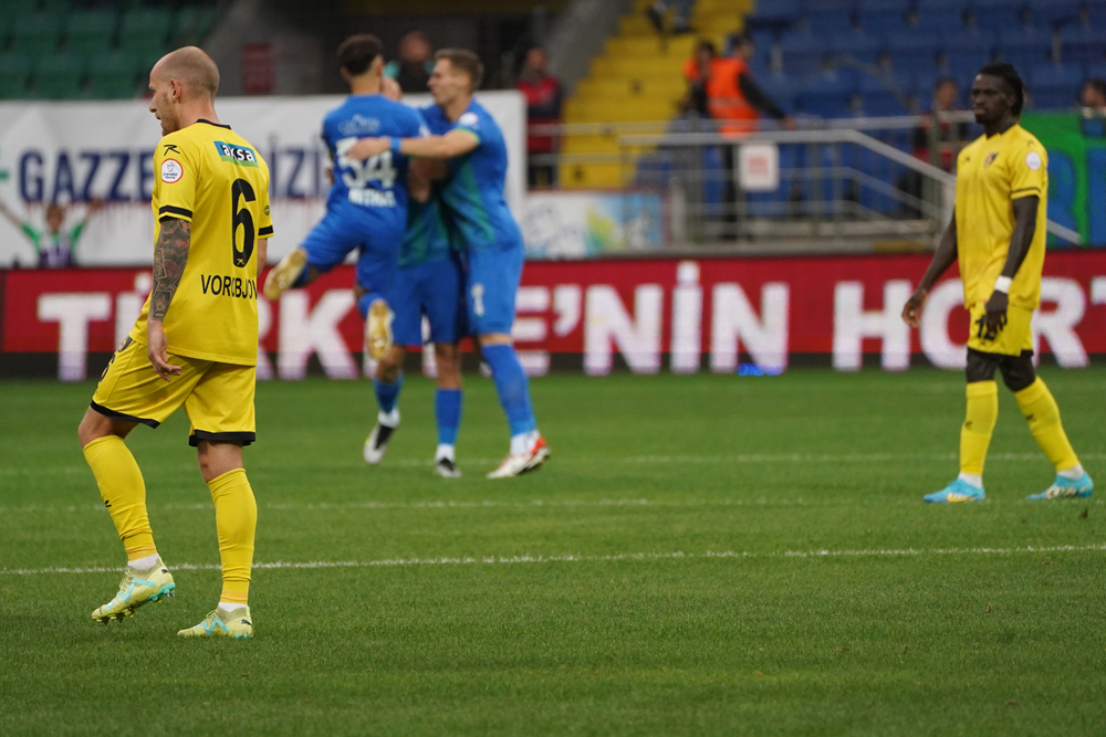 Çaykur Rizespor - İstanbulspor maçı fotoğrafları
