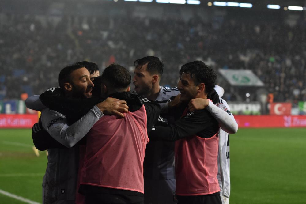 Rizespor-Beşiktaş maçı fotoğrafları