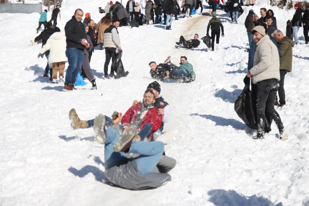 16. Ayder Kardan Adam Festivali renkli görüntülerle başladı