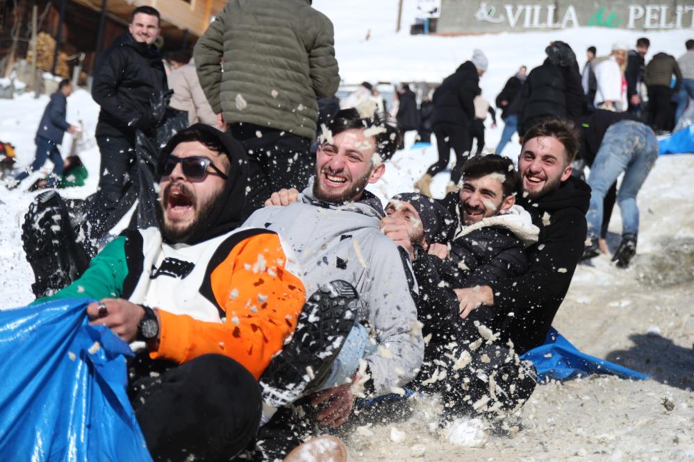 16. Ayder Kardan Adam Festivali renkli görüntülerle başladı