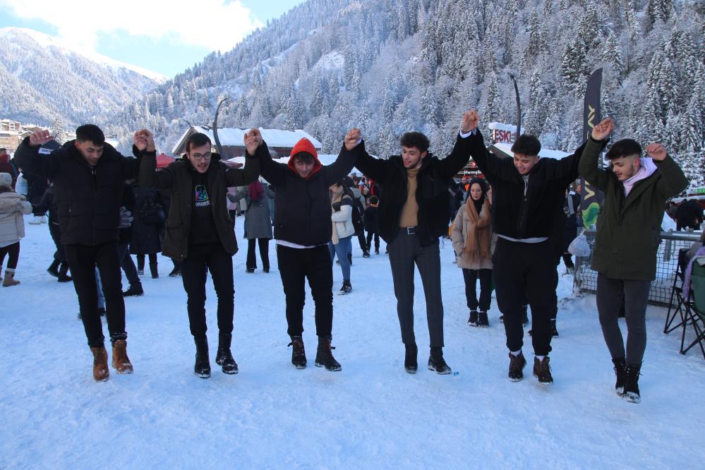 16. Ayder Kardan Adam Festivali renkli görüntülerle başladı