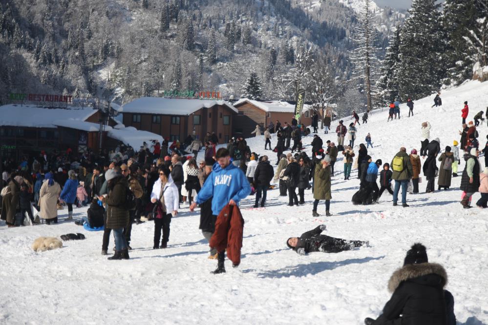 16. Ayder Kardan Adam Festivali renkli görüntülerle başladı