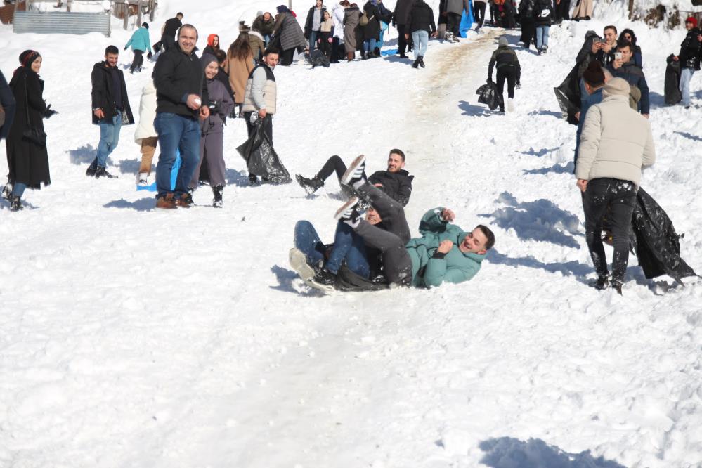 16. Ayder Kardan Adam Festivali renkli görüntülerle başladı