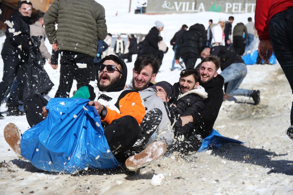 16. Ayder Kardan Adam Festivali renkli görüntülerle başladı