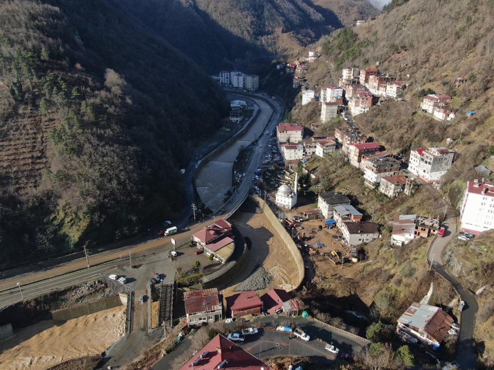 Artvin Borçka'da 4 yıl sonra yine aynı sel manzarası!