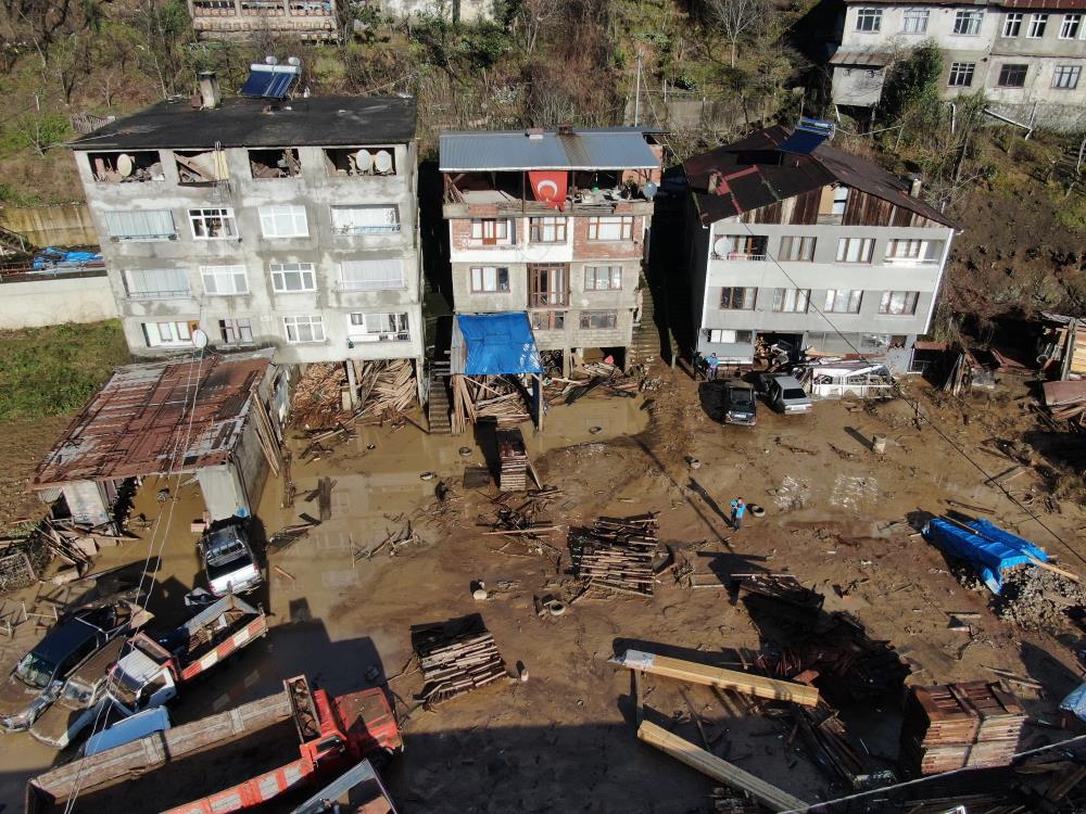 Artvin Borçka'da 4 yıl sonra yine aynı sel manzarası!