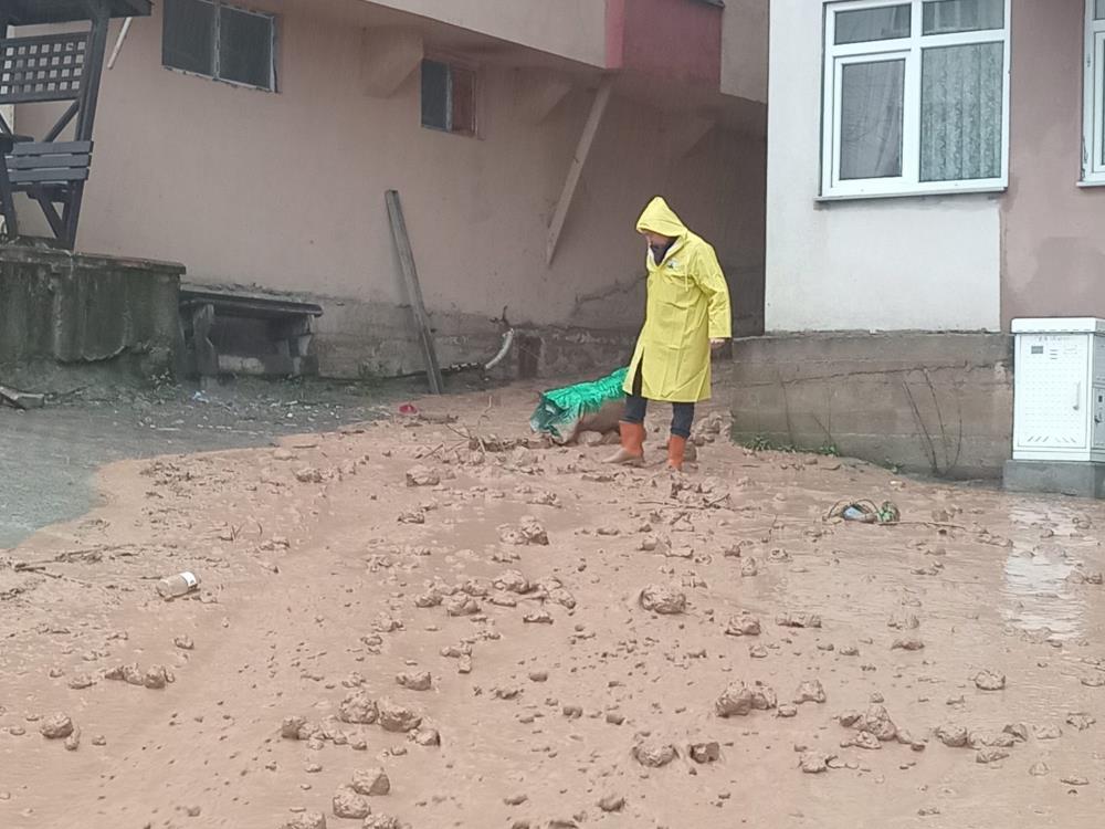 Artvin’de şiddetli yağışlar su taşkınlarına ve heyelanlara neden oldu