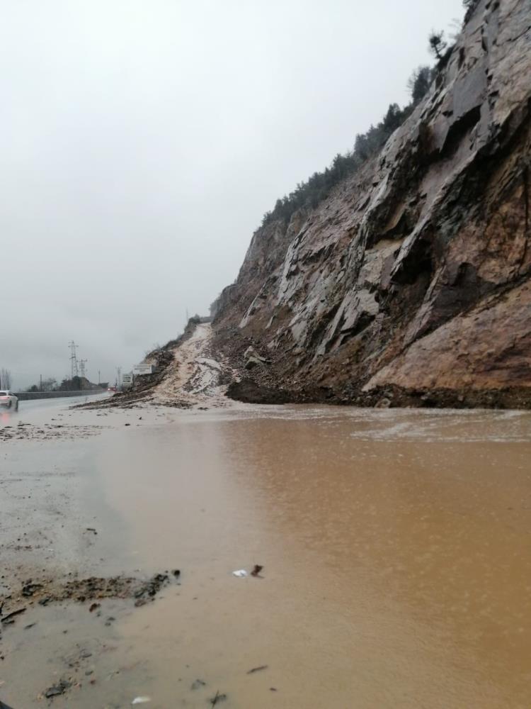 Artvin’de şiddetli yağışlar su taşkınlarına ve heyelanlara neden oldu