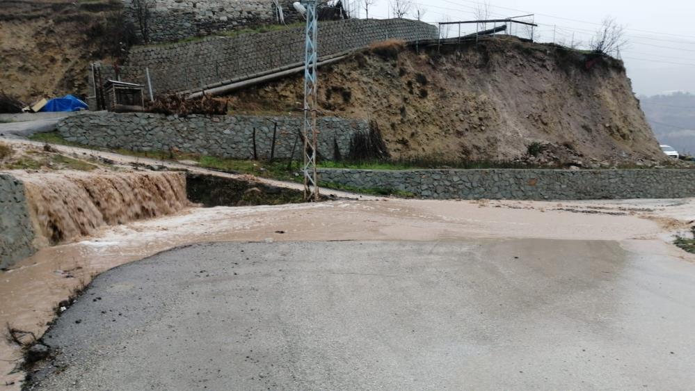 Artvin’de şiddetli yağışlar su taşkınlarına ve heyelanlara neden oldu