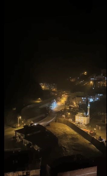 Artvin’de şiddetli yağışlar su taşkınlarına ve heyelanlara neden oldu