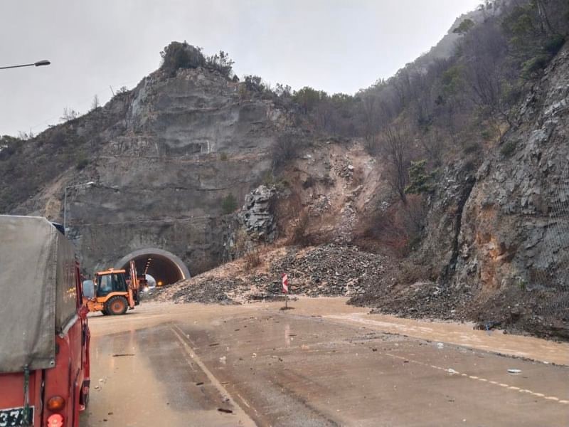 Artvin’de şiddetli yağışlar su taşkınlarına ve heyelanlara neden oldu