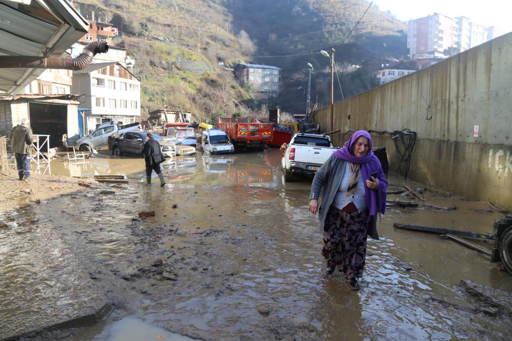Artvin’de şiddetli yağışlar su taşkınlarına ve heyelanlara neden oldu