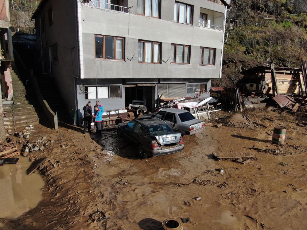 Artvin’de şiddetli yağışlar su taşkınlarına ve heyelanlara neden oldu