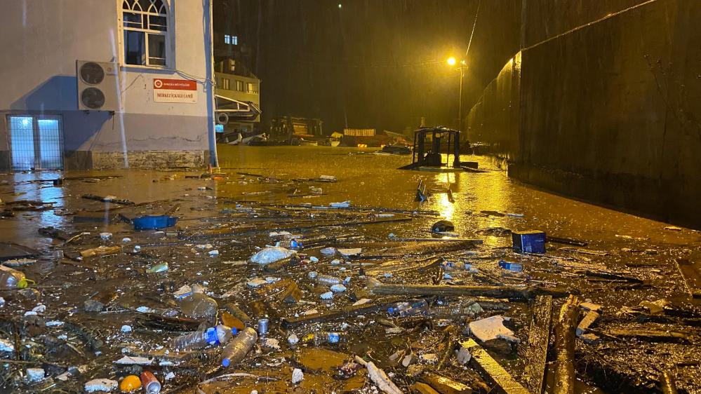 Artvin’de şiddetli yağışlar su taşkınlarına ve heyelanlara neden oldu