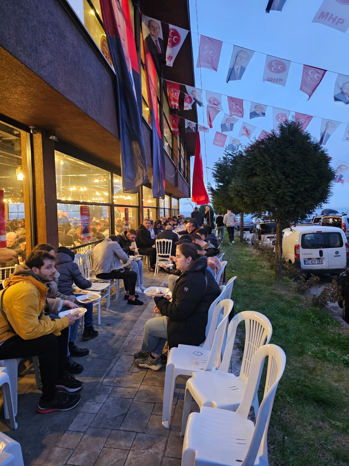 Derepazarı'nda MHP'nin iftarına yoğun ilgi