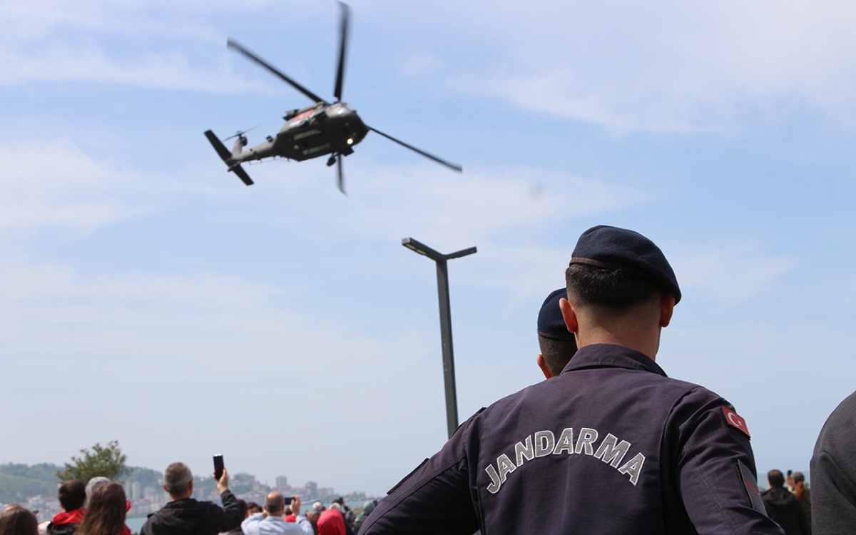Çelik Kanatlar Rize'de gösteri yaptı