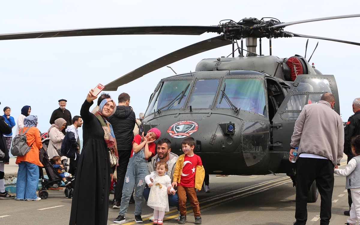 Çelik Kanatlar Rize'de gösteri yaptı