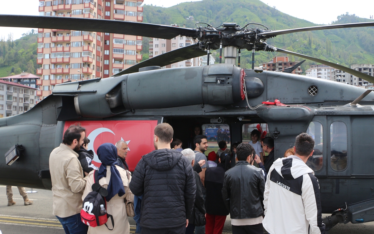 Çelik Kanatlar Rize'de gösteri yaptı