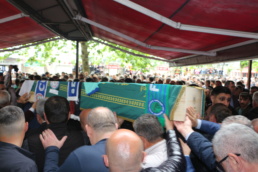 Esila Tüfekçi gözyaşları içerisinde son yolculuğuna uğurlandı