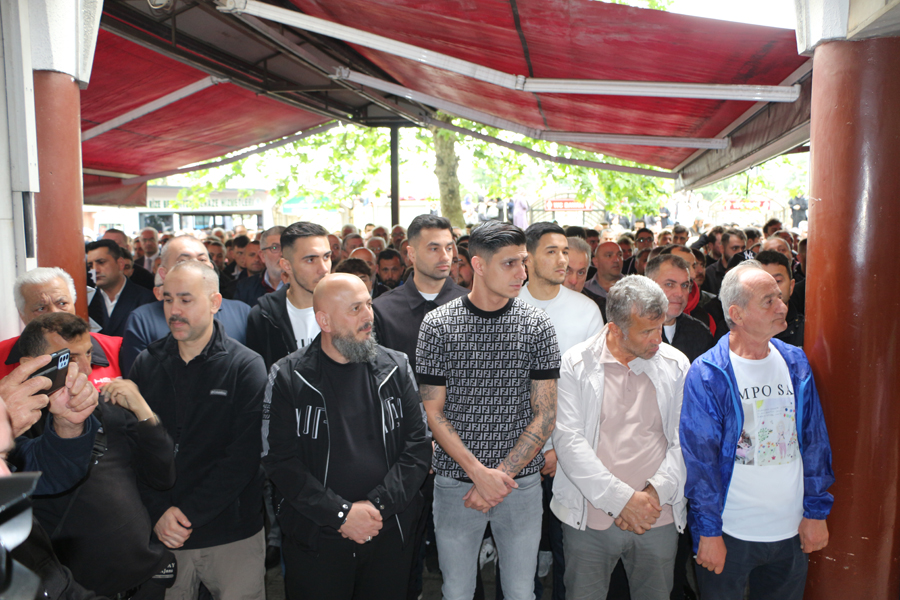 Esila Tüfekçi gözyaşları içerisinde son yolculuğuna uğurlandı
