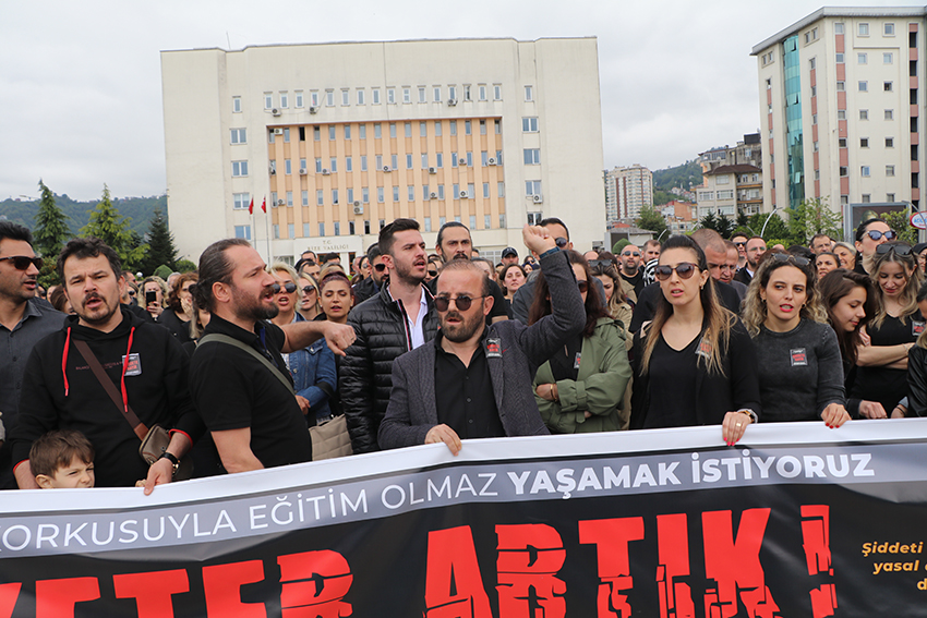 Rize'de eğitimciler şiddete karşı birleşti