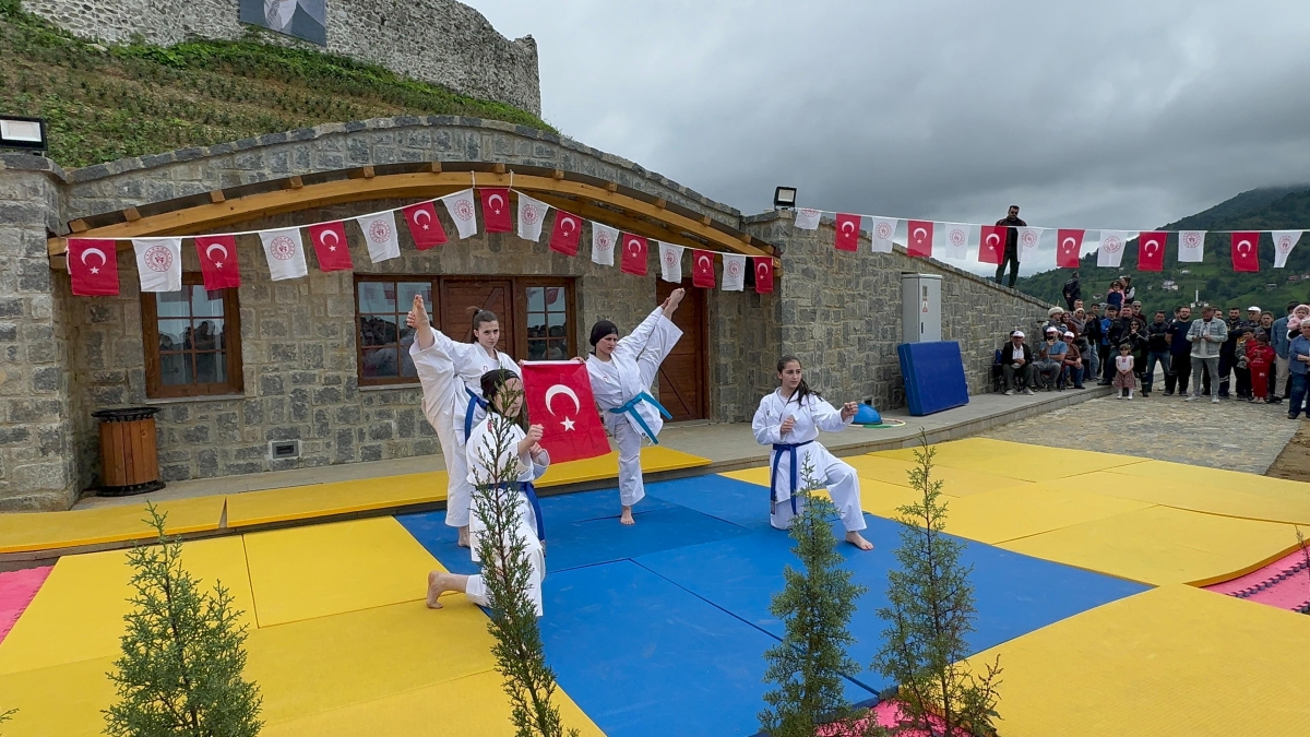 Tarihi Ciha Kalesi'nde 19 Mayıs