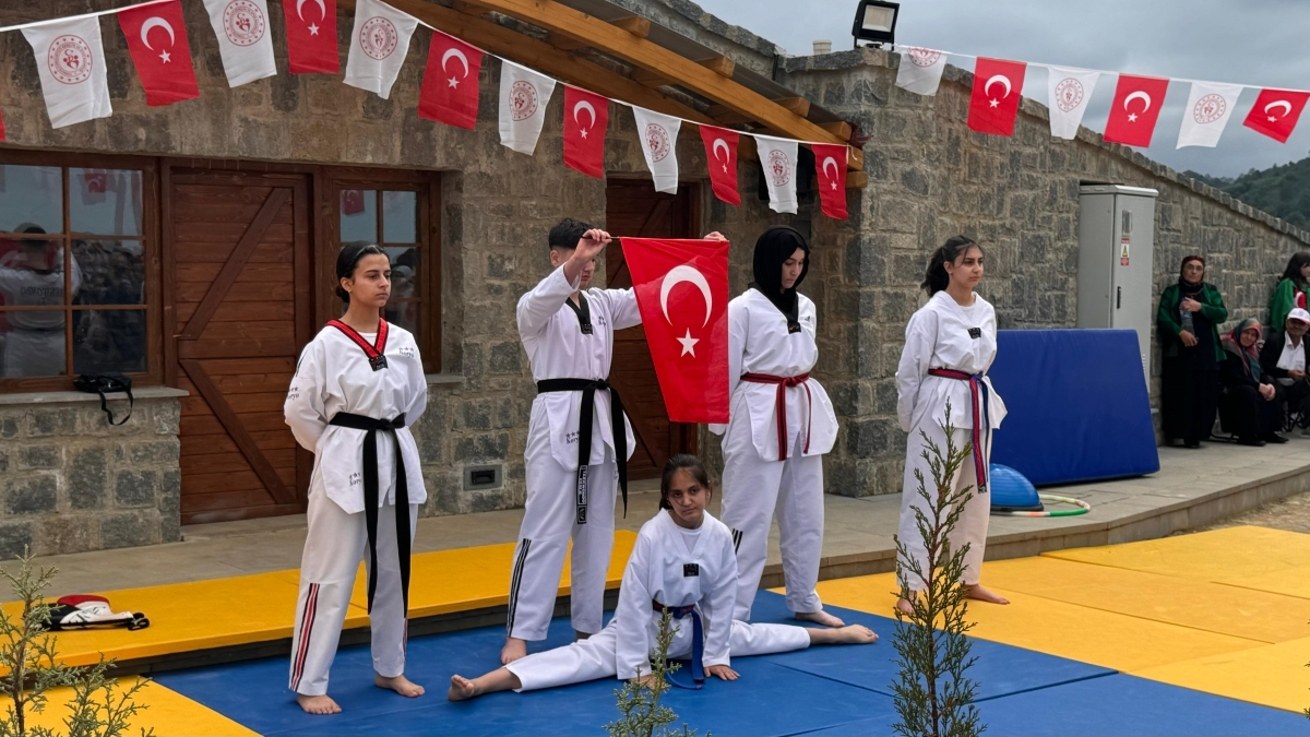 Tarihi Ciha Kalesi'nde 19 Mayıs