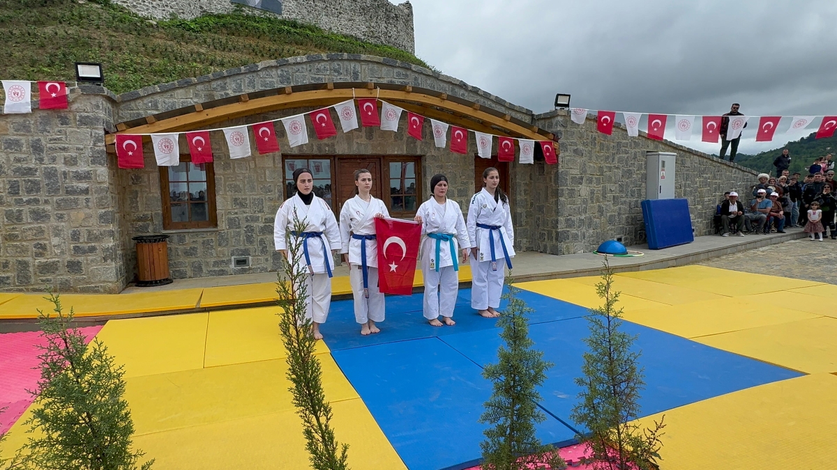 Tarihi Ciha Kalesi'nde 19 Mayıs