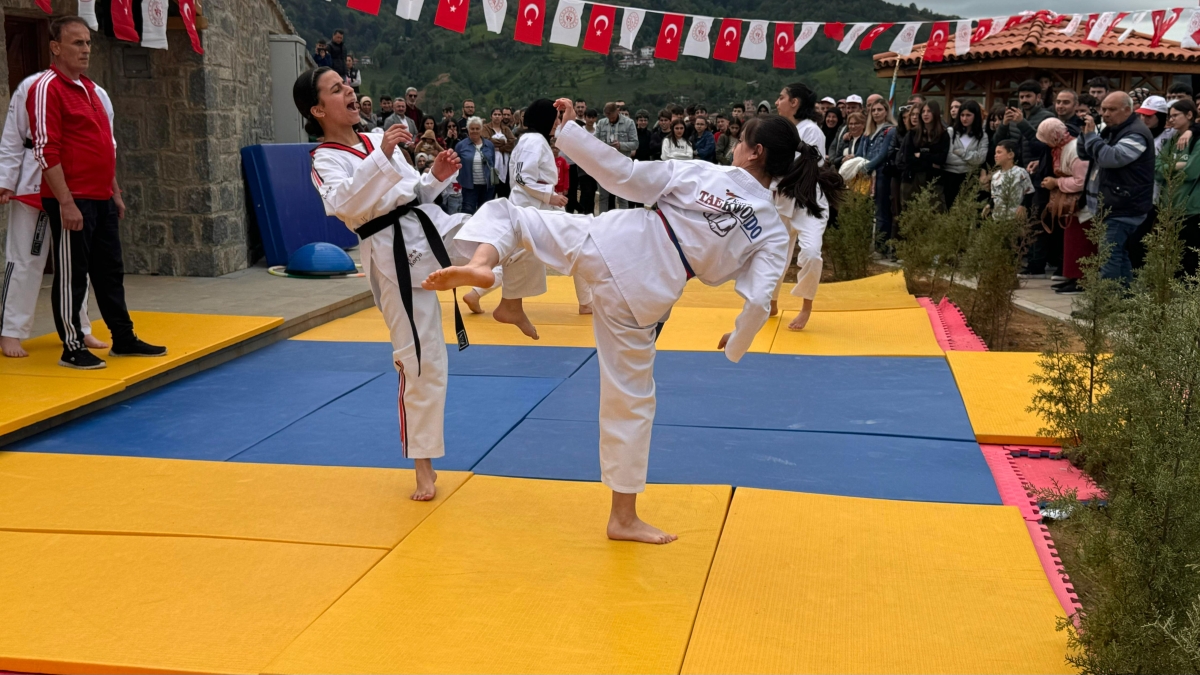Tarihi Ciha Kalesi'nde 19 Mayıs