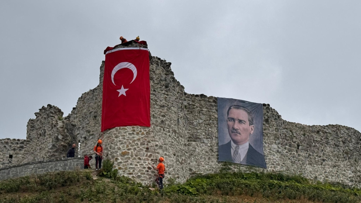 Tarihi Ciha Kalesi'nde 19 Mayıs